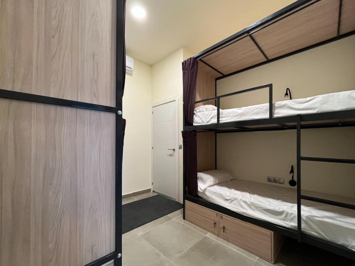 Multi Hostel Calvario Мадрид Экстерьер фото
